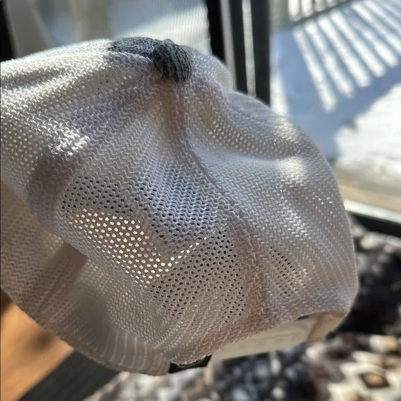 Ariat Gray and White Hat with Textured Design - Picture 5 of 6